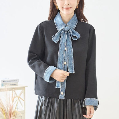 Mikonosublue Storeのデニム切替ボウタイ付き黒カーディガン。異素材ドッキングでゆったりとしたシルエットの大人可愛いトップス