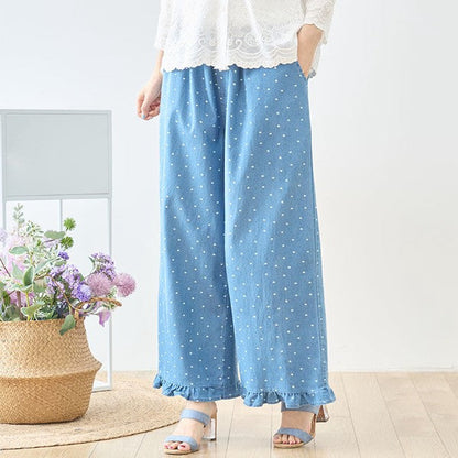 Mikonosublue Storeのドット柄裾フリルデニムワイドパンツ。綿100%のブルーデニムに白いドットが映える、ウエストゴムでゆったりとした体型カバーデザイン。