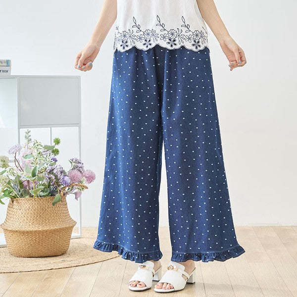 Mikonosublue Storeのドット柄デニムワイドパンツ。裾フリルとウエストゴムで体型カバーも叶う綿100%の大人可愛いネイビーパンツ。