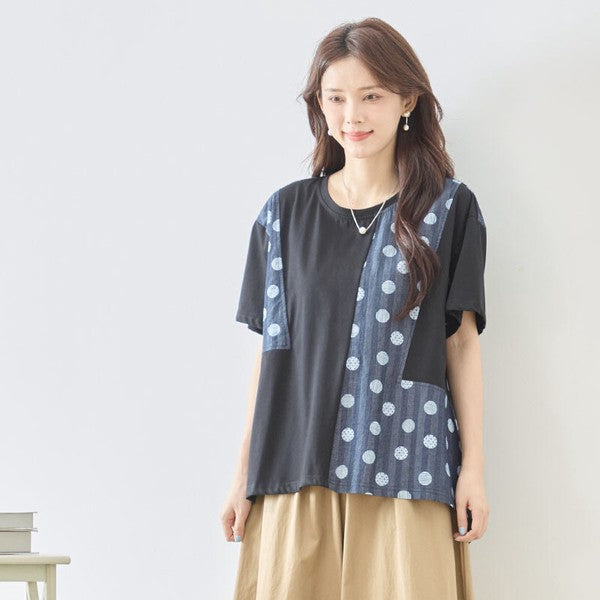 Mikonosublue Storeの黒い無地とドット柄の異素材切り替え半袖トップス。ゆったりとしたAラインシルエットで体型カバーも叶う夏用カットソー。