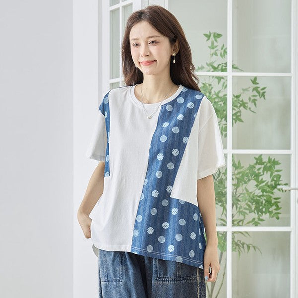 Mikonosublue Storeのドット柄と無地の異素材切り替え半袖トップス。ゆったりとしたAラインシルエットで体型カバーも叶う夏用カットソー