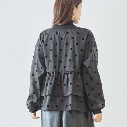 Mikonosublue Storeのドットフロッキー柄シアー素材ティアードブルゾン。後ろ姿の透け感とフリルが大人可愛い長袖ライトアウター