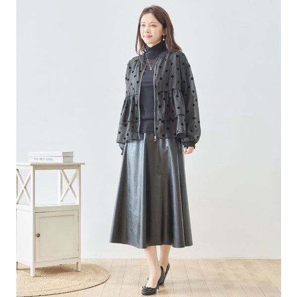 Mikonosublue Storeのドットフロッキー柄シアー素材ティアードブルゾン。黒のインナーとスカートを合わせた大人可愛い甘辛ミックスコーデ