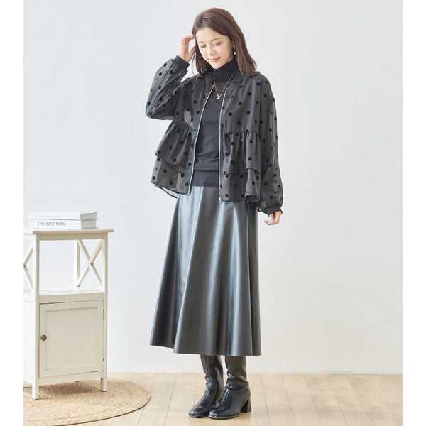 Mikonosublue Storeのドットフロッキー柄シアーブルゾン。ティアードフリルが可愛い黒の長袖ライトアウター