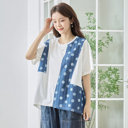 Mikonosublue Storeのドット柄と無地の異素材切り替え半袖トップス。ゆったりとしたAラインシルエットで体型カバーも叶う夏用カットソー。