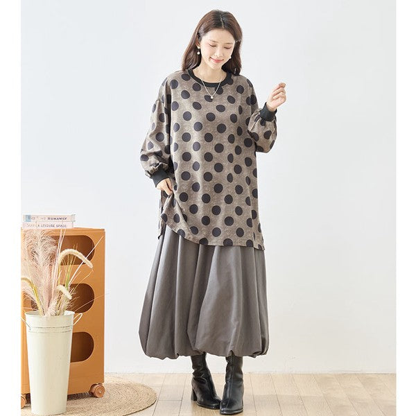 Mikonosublue Storeのドット柄チュニックプルオーバー。ボリューム袖とリブ切り替えが特徴のゆったりとした秋冬用オーバーサイズトップス