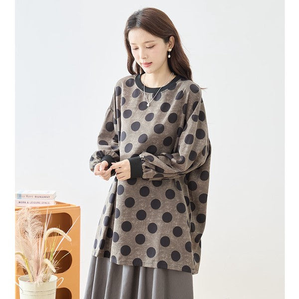 Mikonosublue Storeのドット柄チュニックプルオーバー。ボリューム袖とリブ切り替えが特徴のゆったりとしたオーバーサイズシルエット。