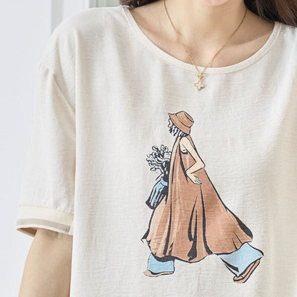 Mikonosublue Storeのファッションイラストがプリントされたライトベージュのゆったりとした半袖トップス