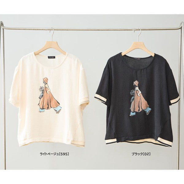 Mikonosublue Storeのファッションイラストプリント半袖トップス。ライトベージュとブラックの2色展開で、配色リブとゆったりしたドロップショルダーが特徴。
