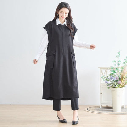 Mikonosublue Storeの黒い異素材切り替えノースリーブロングワンピース。白シャツと合わせたレイヤードスタイルで、Aラインのゆったりとしたシルエットが特徴。