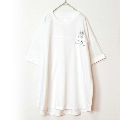Mikonosublue Storeの猫プリントが可愛い、ゆったりとしたシルエットの白い綿100%チュニックTシャツ
