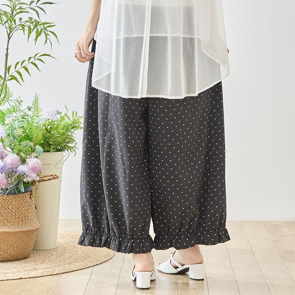 Mikonosublue Storeのピンドット柄ワイドパンツ。裾のギャザーフリルが特徴的なポリエステル素材のゆったりとしたボトムス。