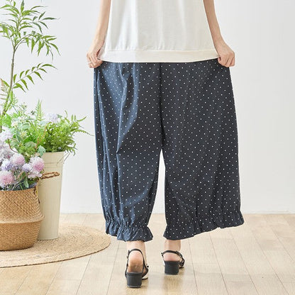 Mikonosublue Storeのピンドット柄ワイドパンツ。裾のギャザーフリルが特徴的な、ゆったりとしたシルエットのネイビーのポリエステル製ボトムス。