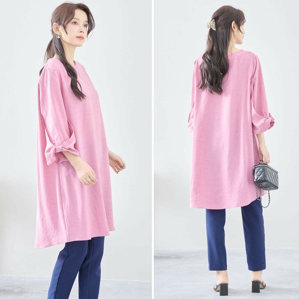 Mikonosublue Storeの袖リボンが可愛いピンクのAラインチュニックワンピース。ゆったりとしたシルエットで体型カバーも叶う七分袖のポリエステル素材。