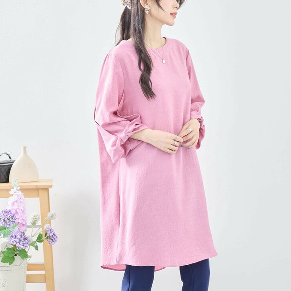 Mikonosublue Storeの袖口リボンが可愛いピンクのAラインチュニックワンピース。ゆったりとしたシルエットで体型カバーも叶う七分袖の大人フェミニンな一着。