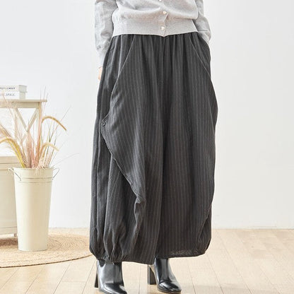 Mikonosublue Storeのストライプ柄バルーンパンツ。ゆったりとしたワイドシルエットで体型カバーも叶うポリエステル素材の秋物ボトムス