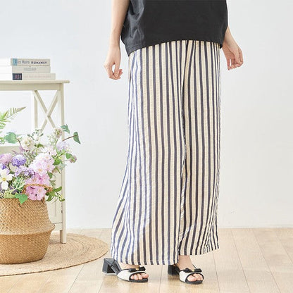 Mikonosublue Storeのベージュとネイビーのストライプ柄ワイドパンツ。ウエストゴムでゆったりとしたシルエットの美脚パンツ。