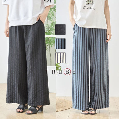 Mikonosublue Storeのストライプ柄ワイドパンツ。ウエストゴムでゆったりとしたシルエットの美脚パンツ。