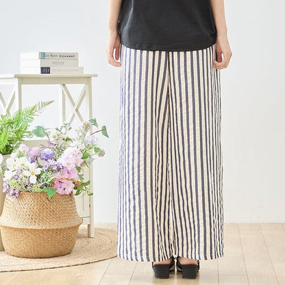 Mikonosublue Storeのストライプ柄ワイドパンツ。脚長効果のある縦ラインとウエストゴムで快適な穿き心地。
