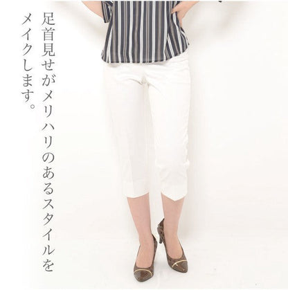 Mikonosublue Storeのホワイトクロップドパンツ。センタープレス入りで美脚効果があり、ストレッチ素材と裏地付きで快適な履き心地。