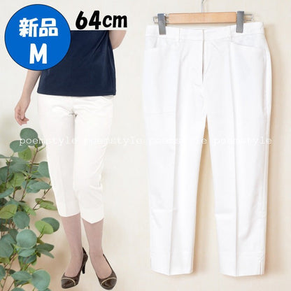 Mikonosublue Storeのホワイトクロップドパンツ。センタープレス入りで美脚効果があり、裏地付きで透けにくいストレッチ素材のきれいめパンツ。