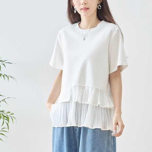 Mikonosublue Storeの裾にアシンメトリーなプリーツフリルをあしらった、ホワイトの異素材切り替え半袖Tシャツ