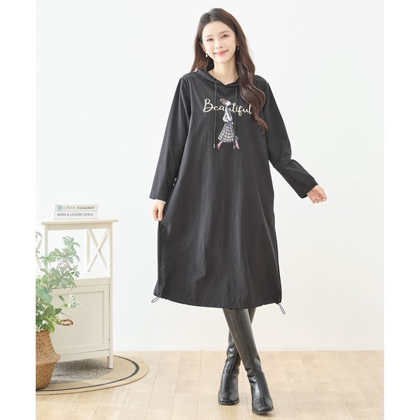 【M〜L】ガールモチーフプリントフードロングワンピース｜TRUBE