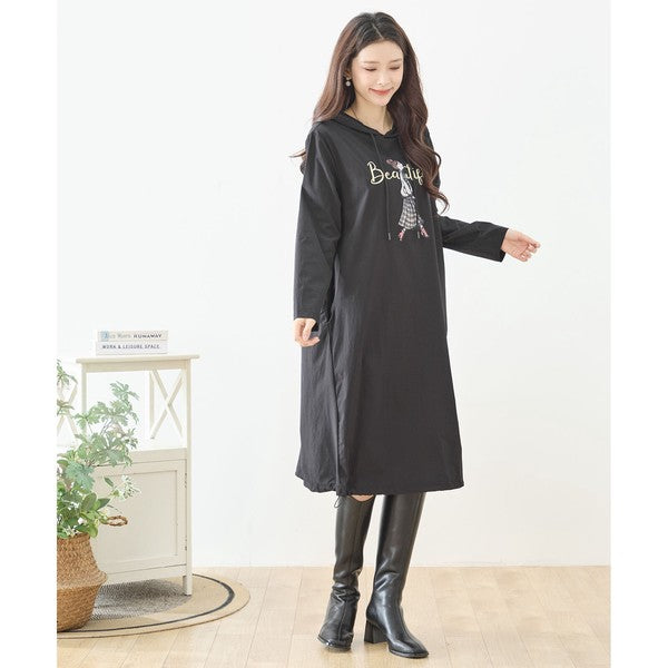 【M〜L】ガールモチーフプリントフードロングワンピース｜TRUBE