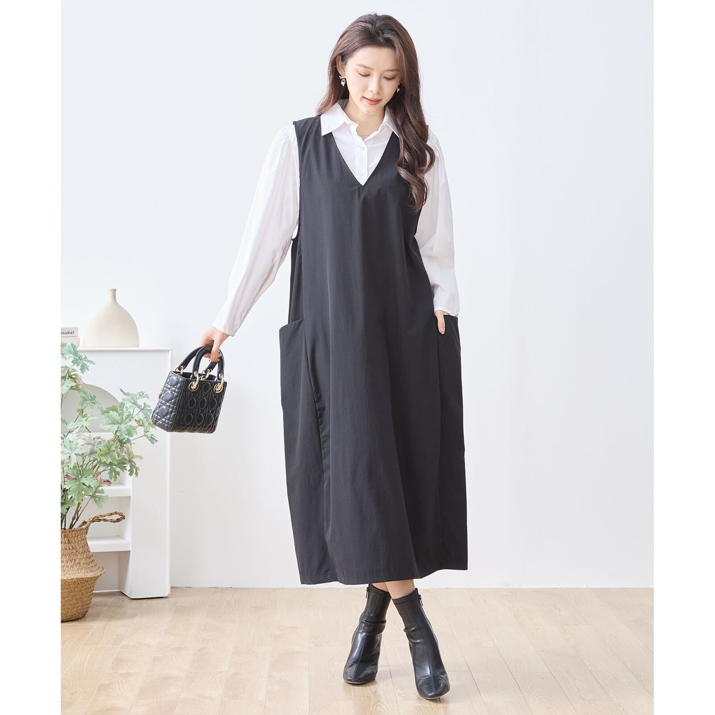 【L〜LL】ナイロンストレッチ Vネック2ポケットジャンパースカート｜TRUBE・C08-248B