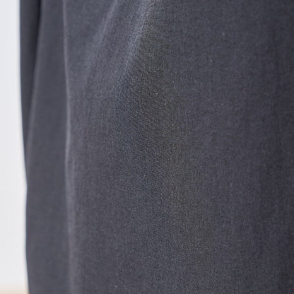 【L〜LL】ナイロンストレッチ Vネック2ポケットジャンパースカート｜TRUBE・C08-248B