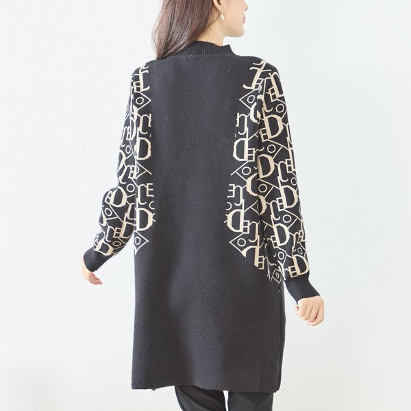 背面から見た黒ワンピースの全身コーディネート