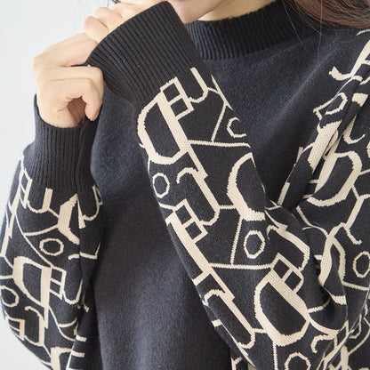 袖の英字デザイン部分のアップ