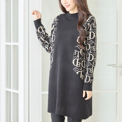 サイドから見た着用スタイル、袖のデザインが強調された構図