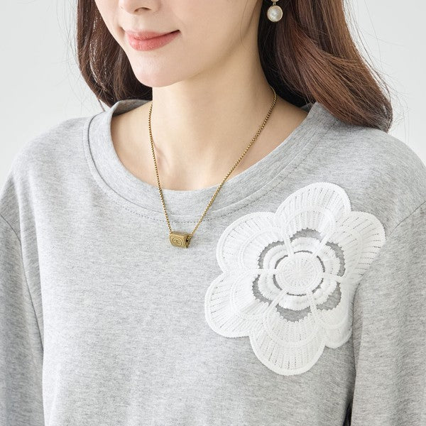 【M〜L】フラワーモチーフ異素材ストライプ切替プルオーバー｜TRUBE